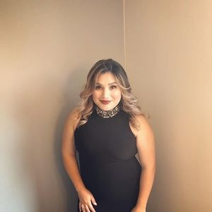 Meet your Posher, Esthela